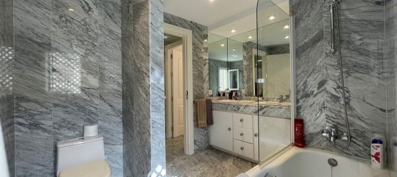 3 bedrooms Apartment in Marbella, Spain No. 104411 5