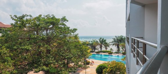 Studio in the Condo in Pattaya, Thailand No. 19013 2