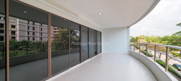 Studio in the Condo in Pattaya, Thailand No. 19013 3