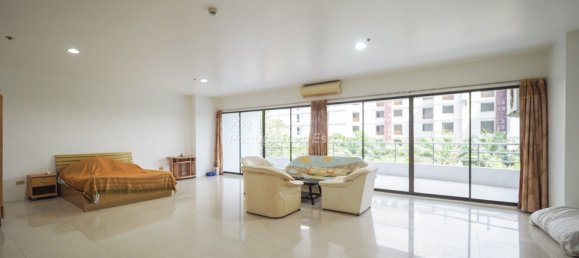 Studio in the Condo in Pattaya, Thailand No. 19013 6