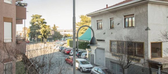 3 rooms Apartment in Baranzate, Italy No. 17200 18