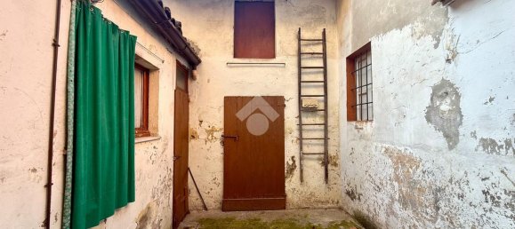 5 rooms House in Fiorenzuola d'Arda, Italy No. 86851 16