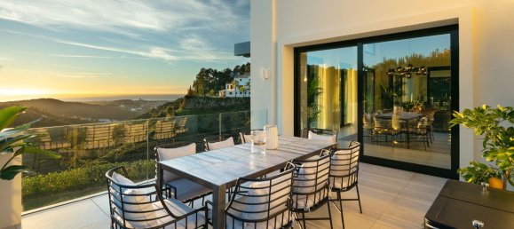 5 bedrooms Villa in El Madronal, Spain No. 31756 2