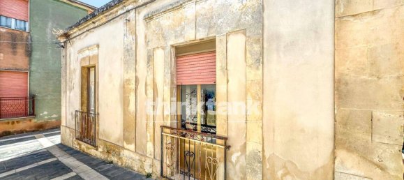 Casa de 4 habitaciónes en Palazzolo Acreide, Italy No. 257978 2