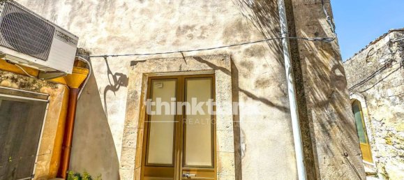 Casa de 4 habitaciónes en Palazzolo Acreide, Italy No. 257978 3