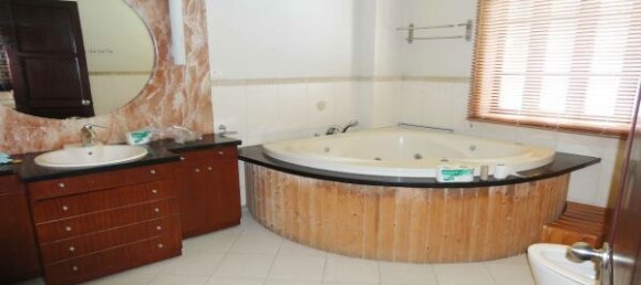 4 bedrooms Villa in Tay Ho, Vietnam No. 6342 12