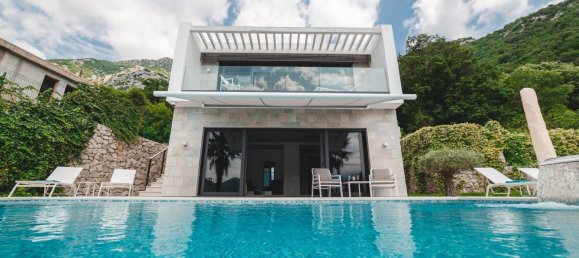 3 bedrooms Villa in Kotor, Montenegro No. 236 2