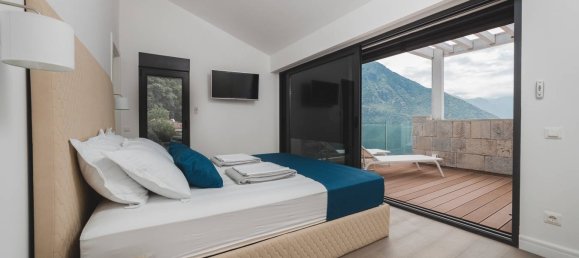 3 bedrooms Villa in Kotor, Montenegro No. 236 26