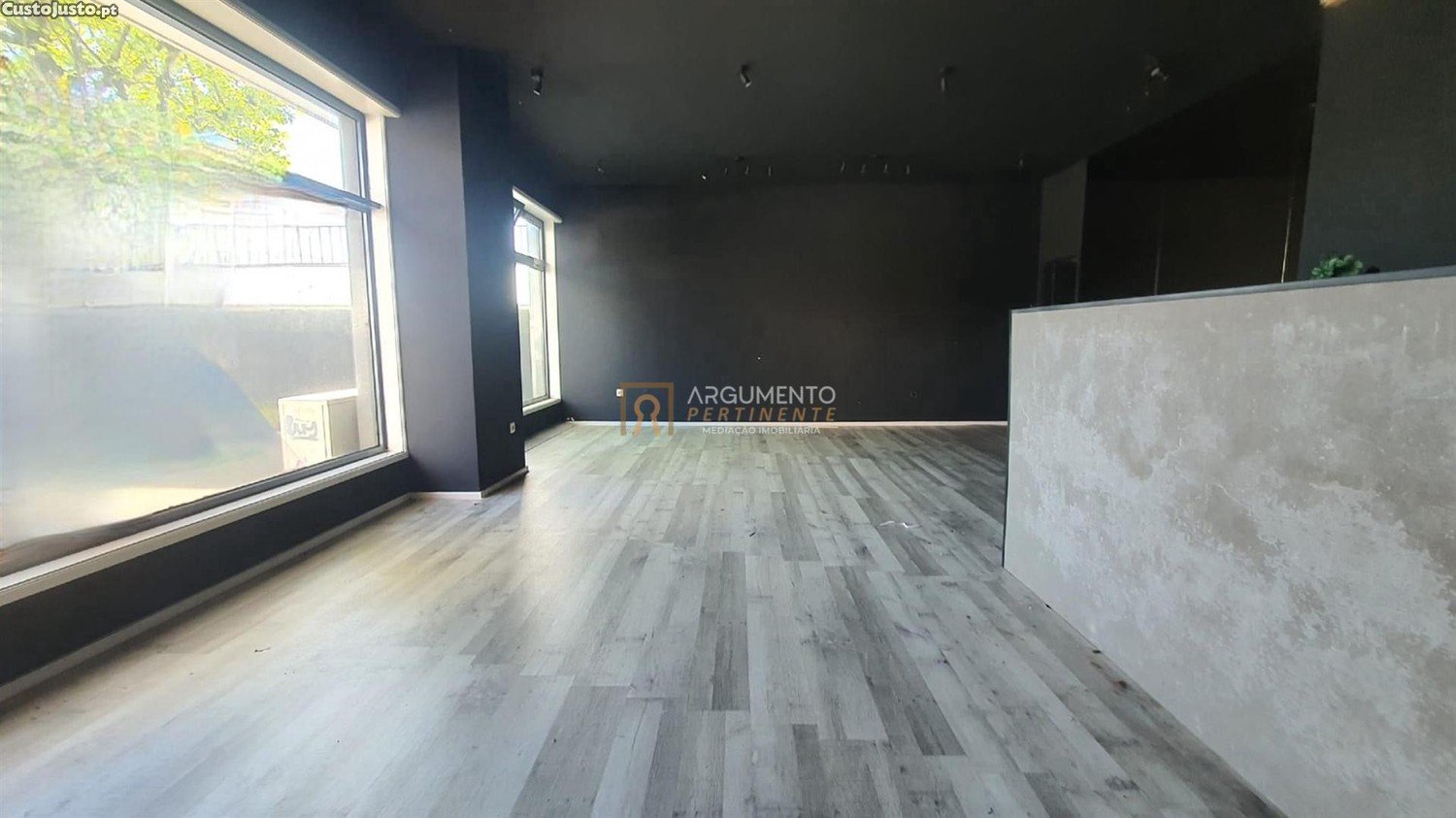 84m² Commercial property in Maia, Portugal No. 261920