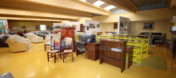 1غرفة مستودع في Carpinone, Italy رقم 92208 18