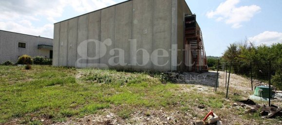 1غرفة مستودع في Carpinone, Italy رقم 92208 33