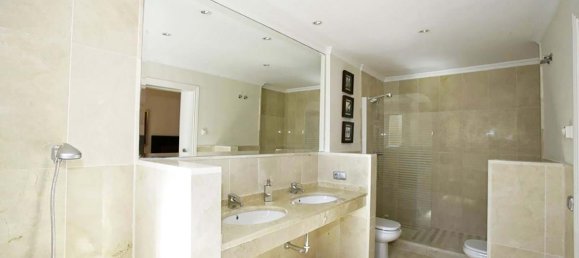 2 bedrooms Apartment in Benahavis, Spain No. 42645 6