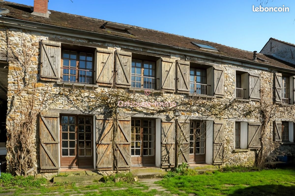 12 bedrooms House in Bussy-Saint-Georges, France No. 165954