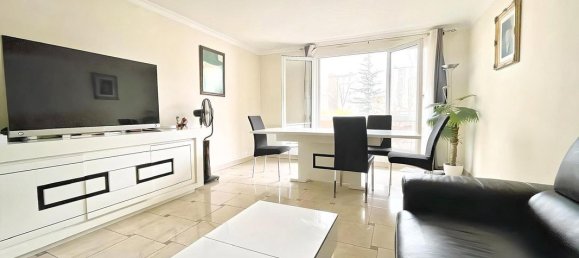 3 bedrooms Apartment in Paris, France No. 129058 2