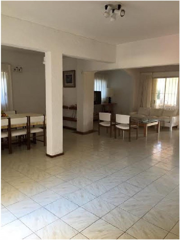 Дом с 4 спальнями в Мальдонадо, Уругвай № 4976