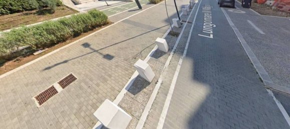 101m² Commercial property in Bari, Italy No. 306919 13