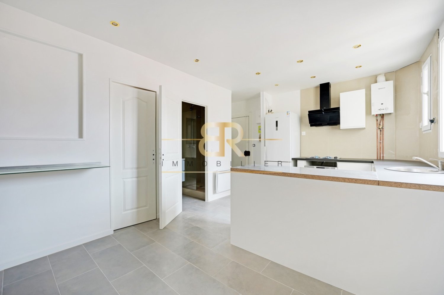 Квартира с 2 спальнями в Обервилье, Франция № 184841