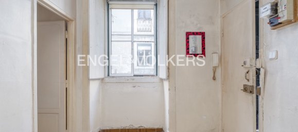 8 bedrooms Building in Lisbon, Portugal No. 104582 3