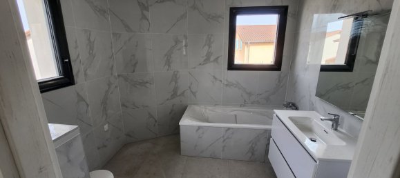 3 bedrooms House in Amberieu-en-Bugey, France No. 208731 4