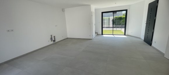 3 bedrooms House in Amberieu-en-Bugey, France No. 208731 8