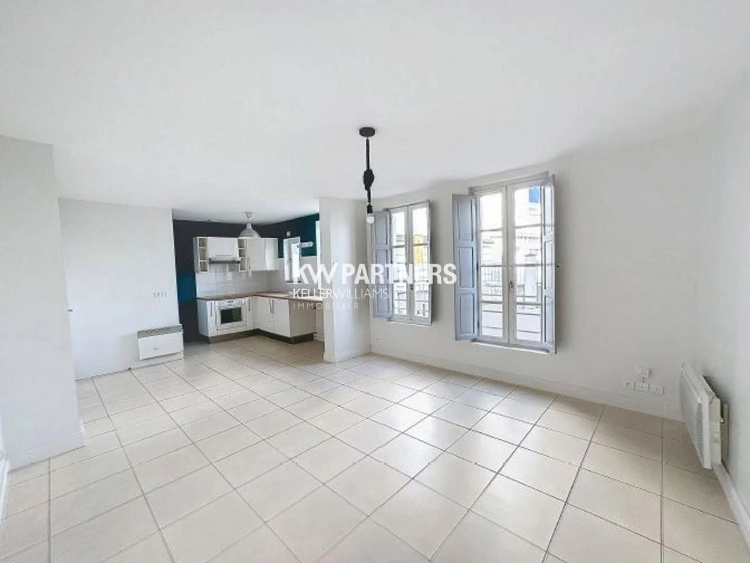 3 rooms Apartment in Tours, France No. 344081