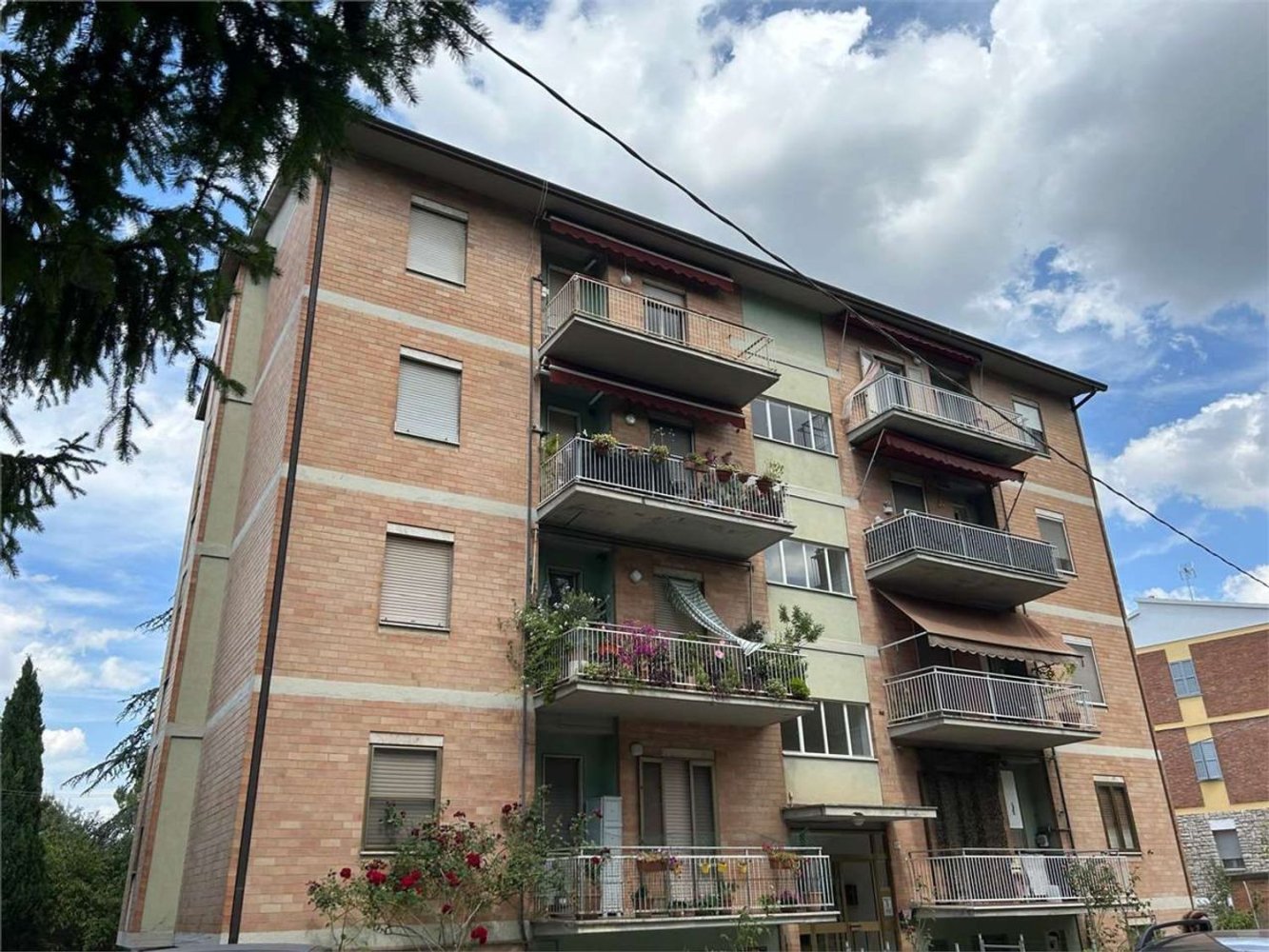 7 rooms Apartment in Perugia, Italy No. 288528