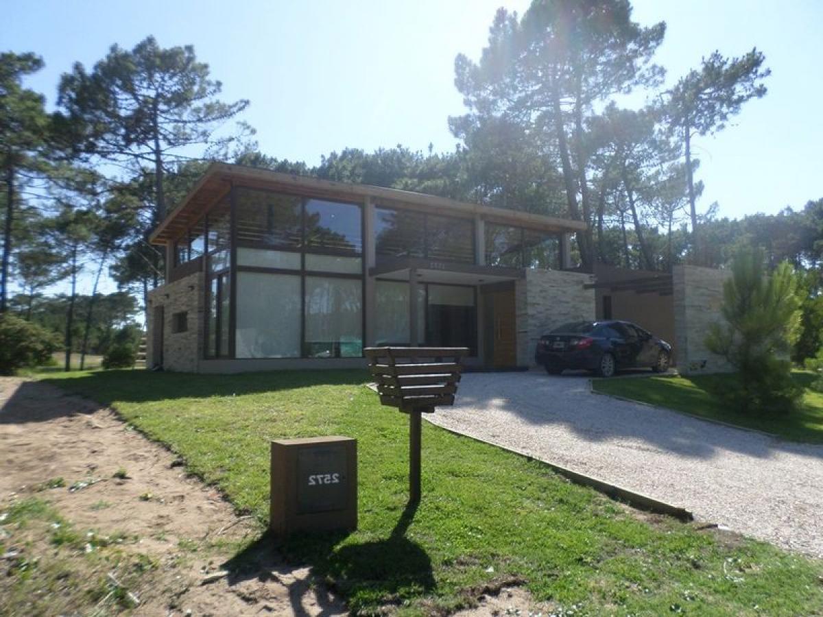 3 bedrooms House in Mar del Plata, Argentina No. 95667