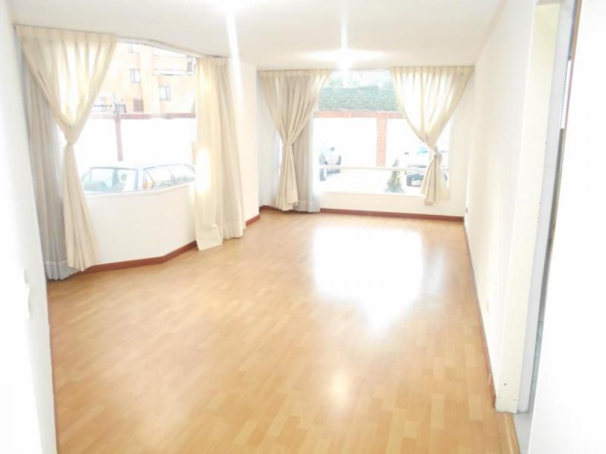 Casa de 3 dormitorios en Bogotá, Colombia No. 13194