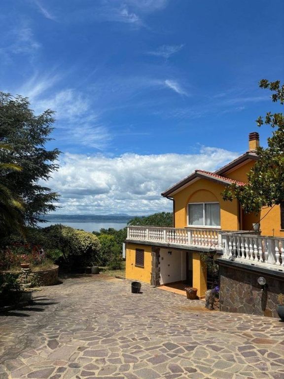 4 bedrooms Villa in Bolsena, Italy No. 116102
