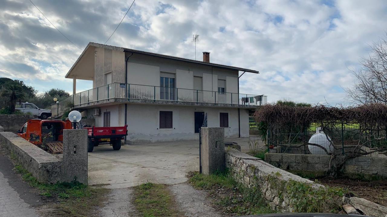 5 rooms House in Modica, Italy No. 230885