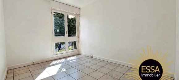 Apartamento de 3 dormitorios en Yvelines, France No. 325460 5