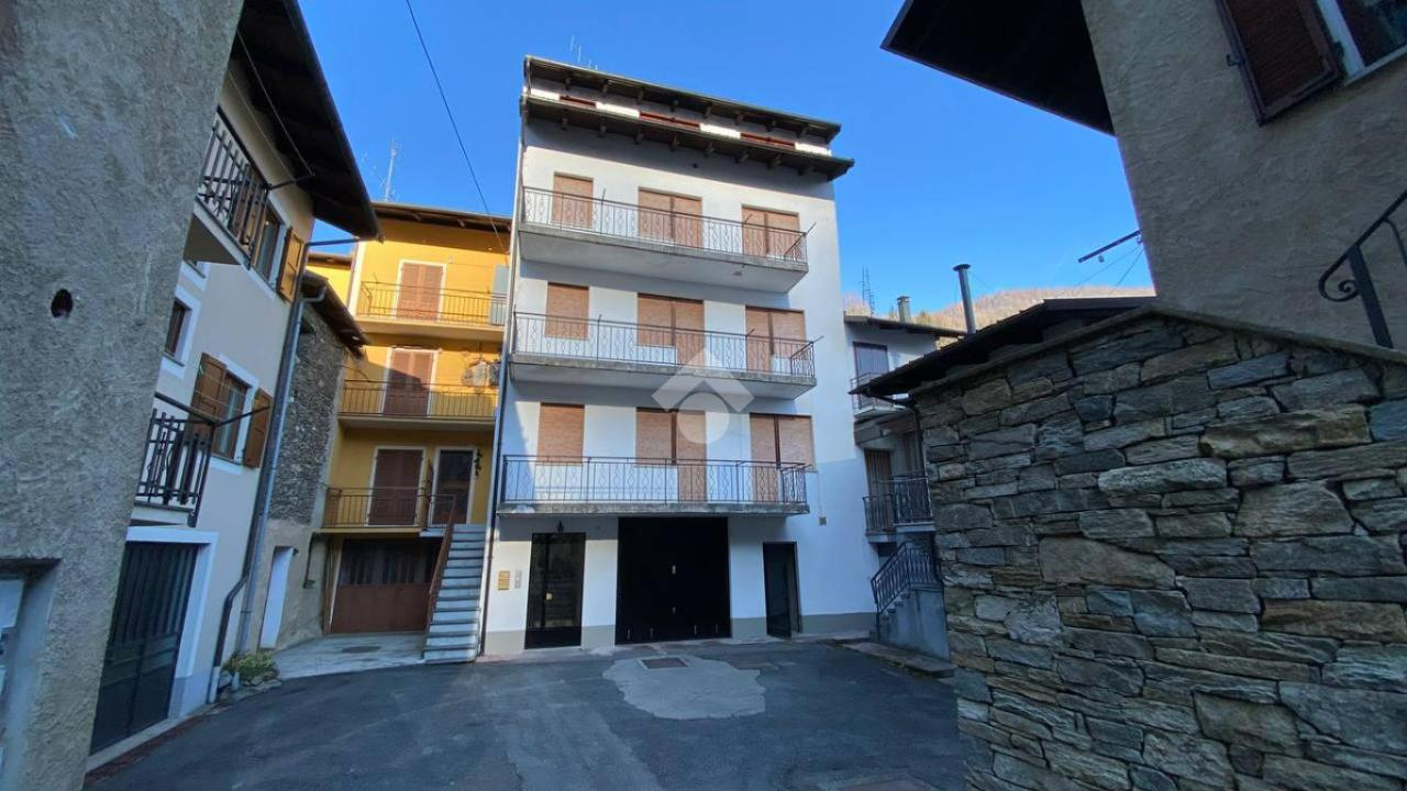 Квартира с 4 комнатами в Фрассино, Италия № 33721