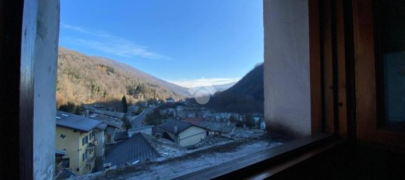 Квартира с 4 комнатами в Фрассино, Италия № 33721 13