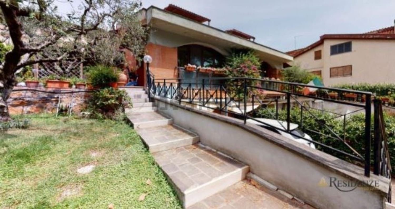 3 bedrooms Villa in Guidonia Montecelio, Italy No. 372231