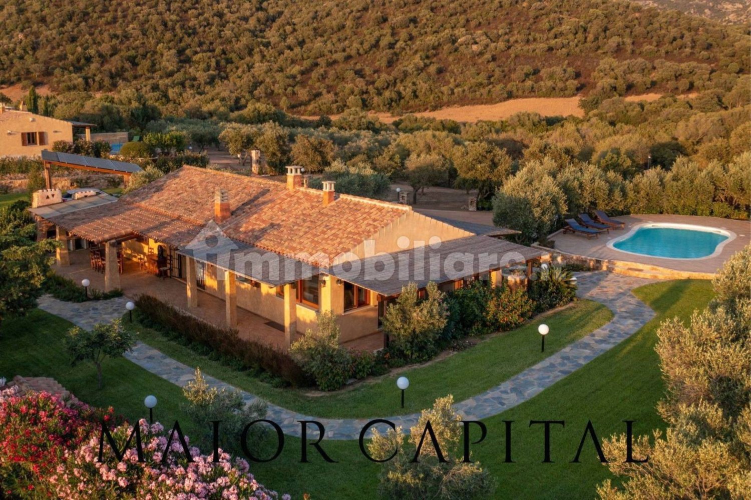 Villa de 4 dormitorios en Olbia, Italy No. 58726