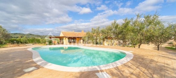 Villa de 4 dormitorios en Olbia, Italy No. 58726 7