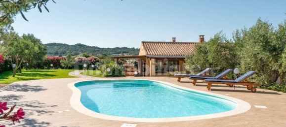 Villa de 4 dormitorios en Olbia, Italy No. 58726 11