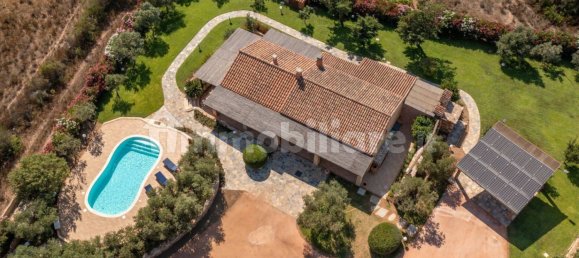 Villa de 4 dormitorios en Olbia, Italy No. 58726 3