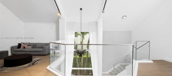5 dormitorios villa en venta en Miami, Miami-Dade, Florida, USA № 615656 8