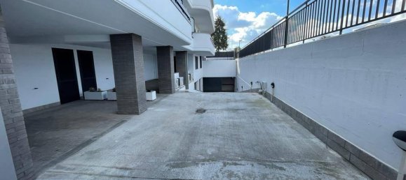  مرآب في Rome, Italy 22متر مربع رقم 21167 9