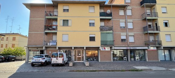 4 bedrooms Apartment in Carpi, Italy No. 370525 3