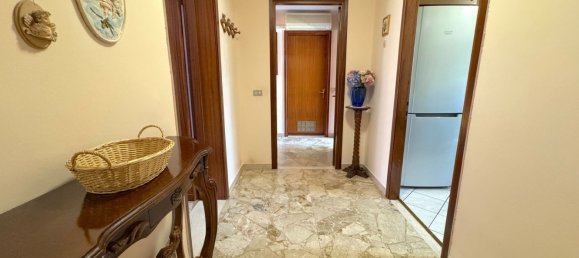 4 bedrooms Apartment in Carpi, Italy No. 370525 6