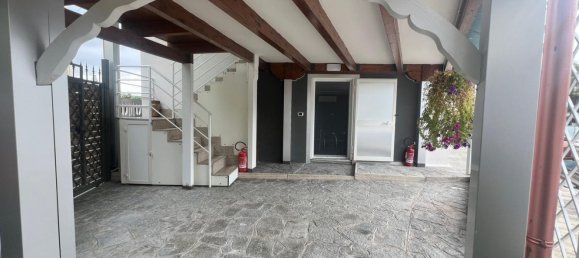 4 bedrooms Villa in Giugliano in Campania, Italy No. 373312 12
