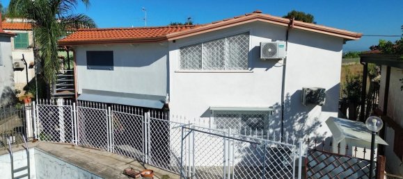 4 bedrooms Villa in Giugliano in Campania, Italy No. 373312 15