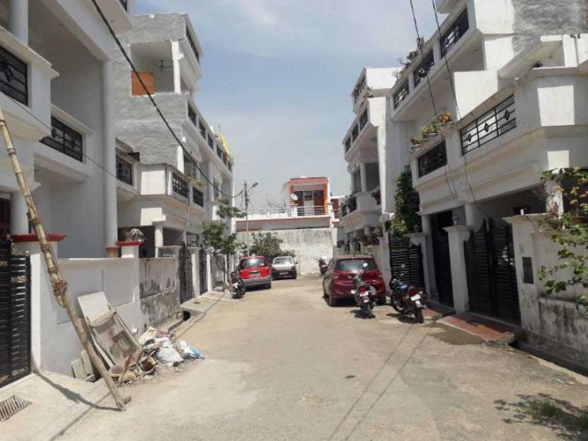 4 bedrooms House in Lucknow, India No. 2446