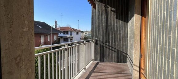 Квартира с 4 комнатами в Гарбаньяте Миланезе, Италия № 159799 2