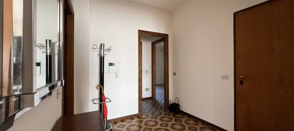 Квартира с 4 комнатами в Гарбаньяте Миланезе, Италия № 159799 4