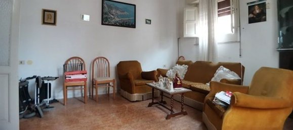 Casa de 4 divisões em Vittoria, Italy N.º 261343 3