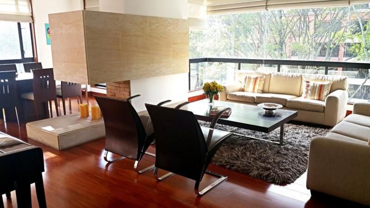 Casa de 4 dormitorios en Bogotá, Colombia No. 13343