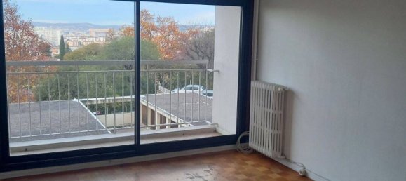 Studio in Marseille, France No. 332675 9